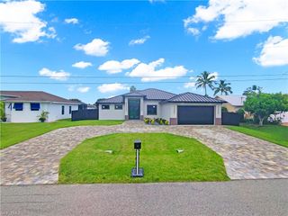 305 SW 15th TER, Cape Coral, FL 33991