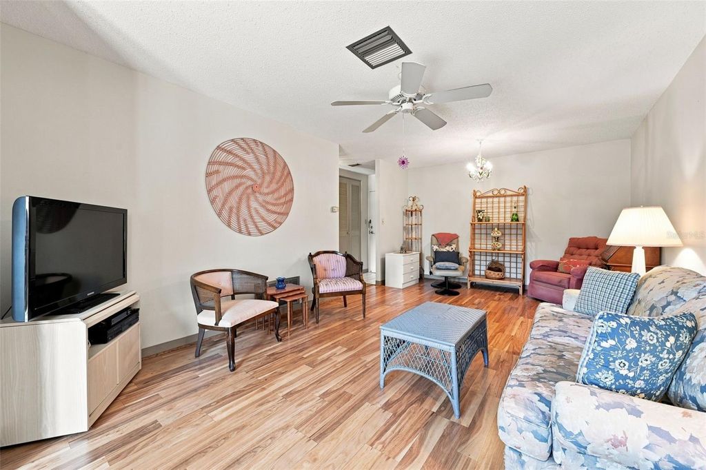 Image 11 of property listing at 2700 BAYSHORE BOULEVARD 2204, Dunedin, FL 34698