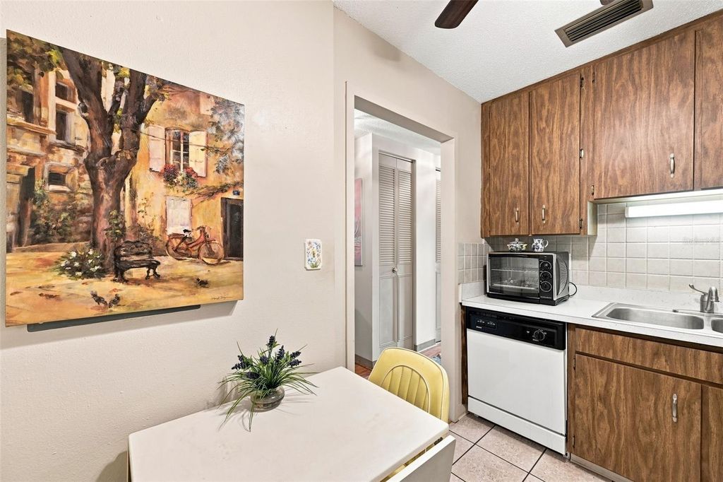 Image 15 of property listing at 2700 BAYSHORE BOULEVARD 2204, Dunedin, FL 34698