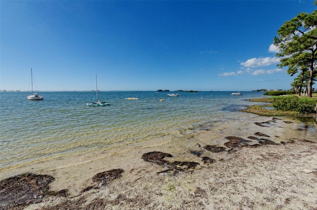 Image 20 of property listing at 2700 BAYSHORE BOULEVARD 2204, Dunedin, FL 34698