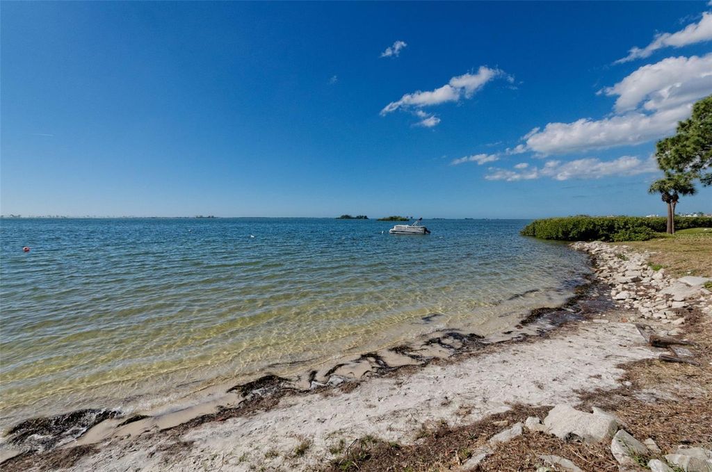 Image 21 of property listing at 2700 BAYSHORE BOULEVARD 2204, Dunedin, FL 34698