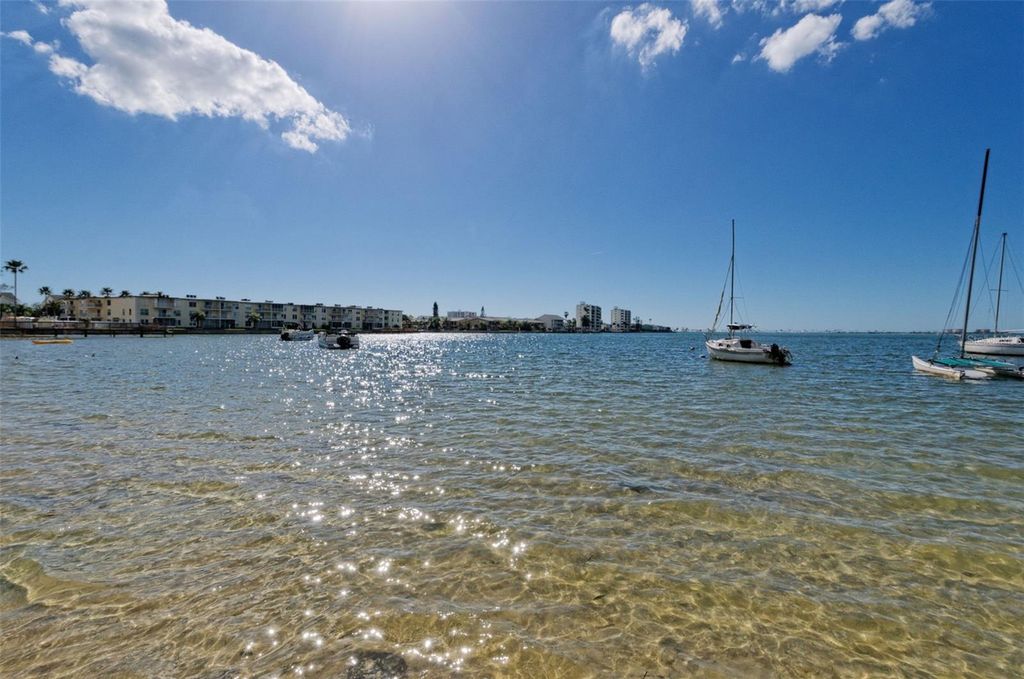 Image 25 of property listing at 2700 BAYSHORE BOULEVARD 2204, Dunedin, FL 34698