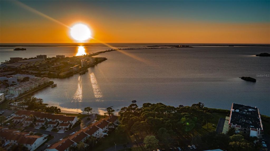Image 43 of property listing at 2700 BAYSHORE BOULEVARD 2204, Dunedin, FL 34698