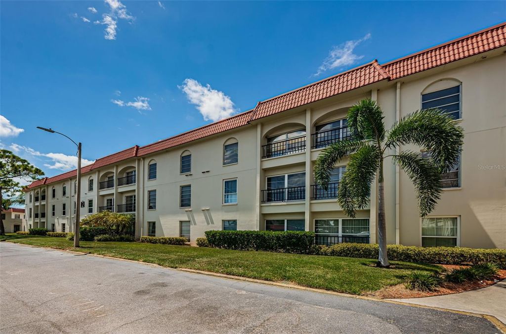 Image 49 of property listing at 2700 BAYSHORE BOULEVARD 2204, Dunedin, FL 34698
