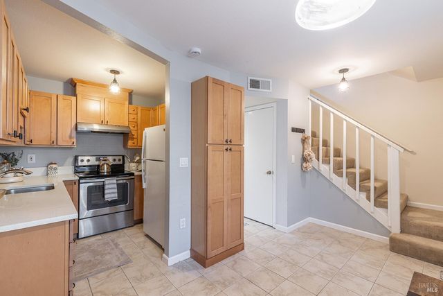 1452 Townview Ave, Santa Rosa, CA 95405