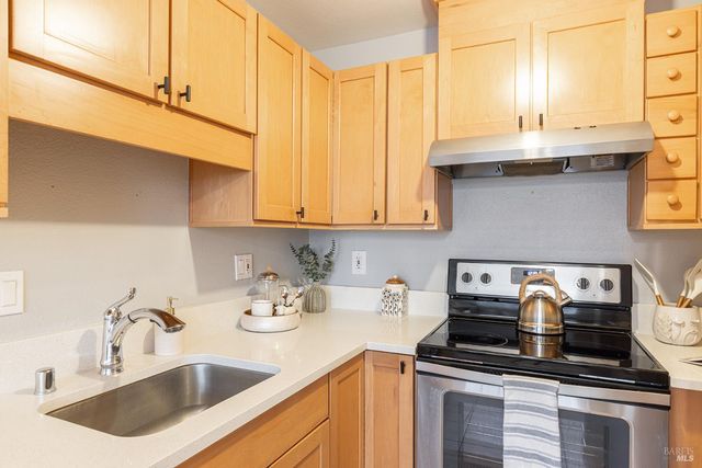 1452 Townview Ave, Santa Rosa, CA 95405