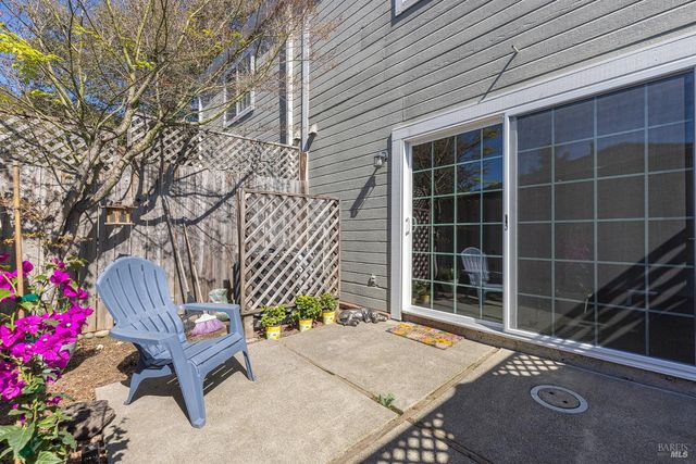 1452 Townview Ave, Santa Rosa, CA 95405