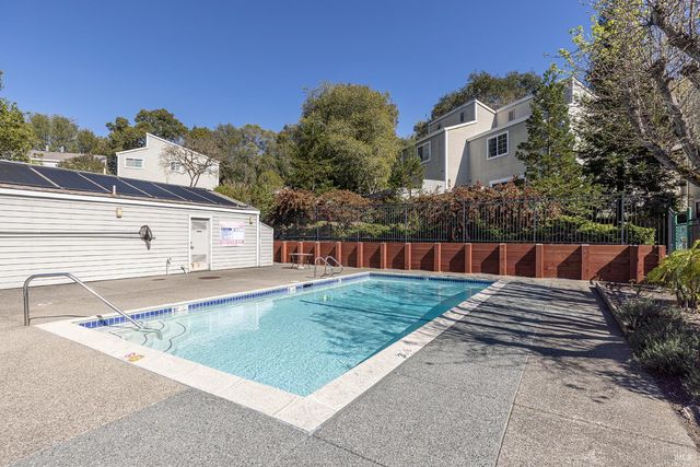 1452 Townview Ave, Santa Rosa, CA 95405