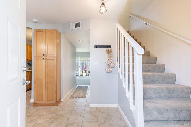 1452 Townview Ave, Santa Rosa, CA 95405