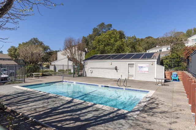 1452 Townview Ave, Santa Rosa, CA 95405