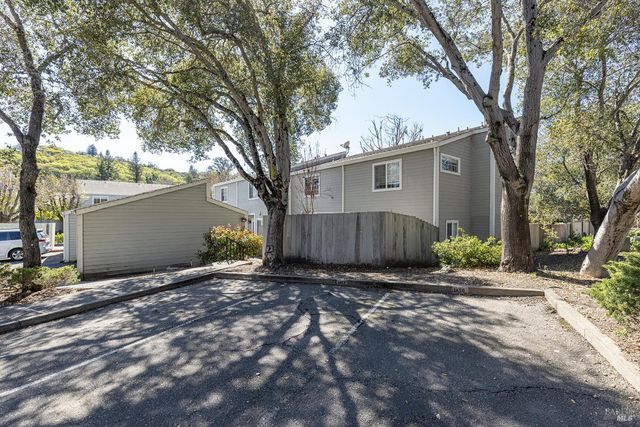 1452 Townview Ave, Santa Rosa, CA 95405