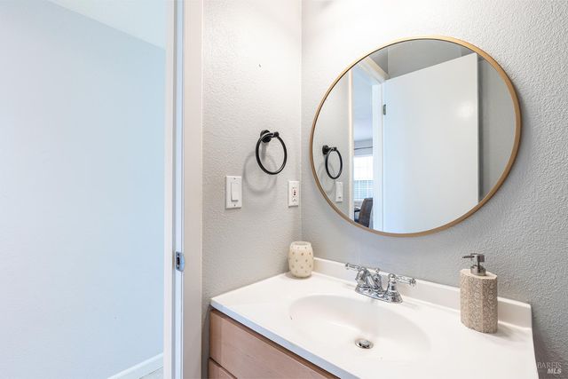 1452 Townview Ave, Santa Rosa, CA 95405