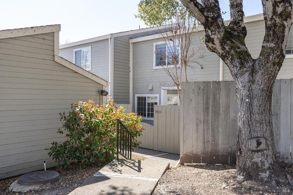 1452 Townview Ave, Santa Rosa, CA 95405