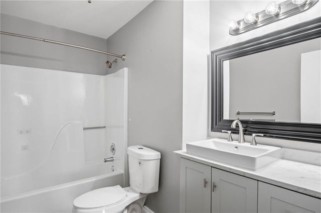 113 W 5th Street 305, Kansas City, MO 64105