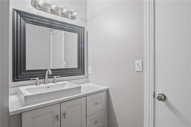 113 W 5th Street 305, Kansas City, MO 64105