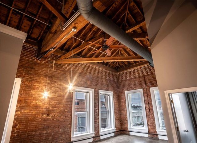 113 W 5th Street 305, Kansas City, MO 64105