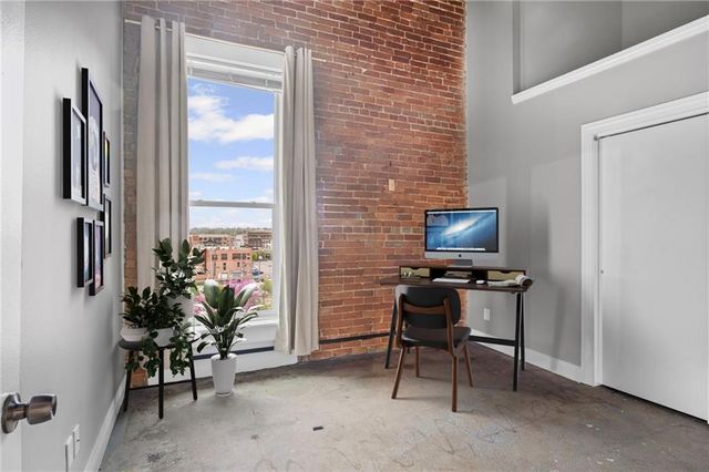 113 W 5th Street 305, Kansas City, MO 64105