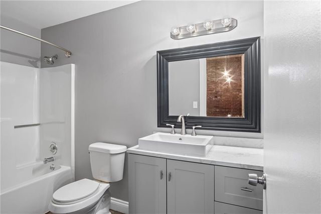 113 W 5th Street 305, Kansas City, MO 64105