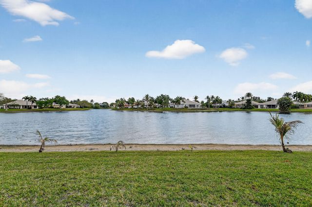 132 Kapok Crescent, Royal Palm Beach, FL 33411