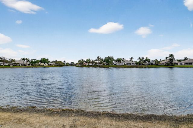 132 Kapok Crescent, Royal Palm Beach, FL 33411