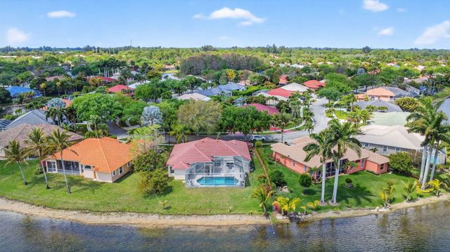 132 Kapok Crescent, Royal Palm Beach, FL 33411