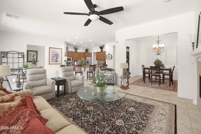 4755 E RAKESTRAW Lane, Gilbert, AZ 85298