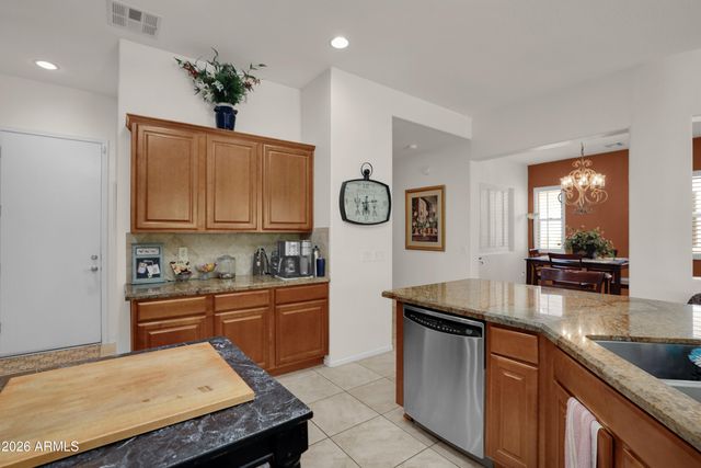 4755 E RAKESTRAW Lane, Gilbert, AZ 85298