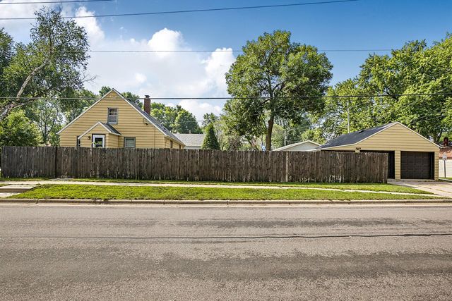 51 21st Avenue N, Saint Cloud, MN 56303