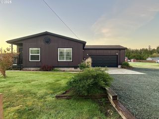 87882 AUCTION BARN Ln, Bandon, OR 97411