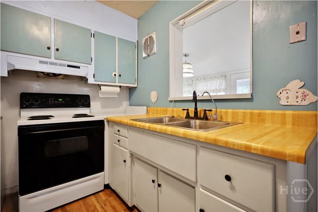 985 Seven Oaks Road, Jesup, GA 31546