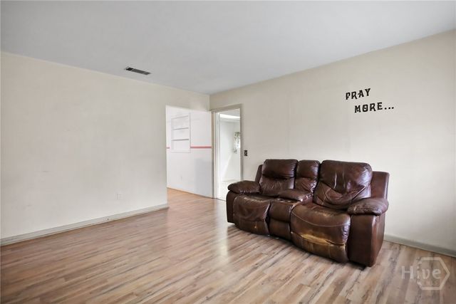 985 Seven Oaks Road, Jesup, GA 31546