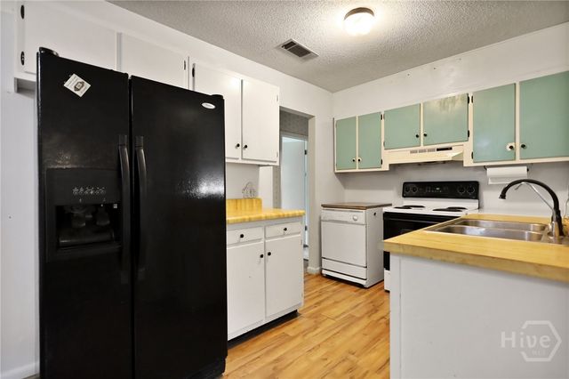 985 Seven Oaks Road, Jesup, GA 31546