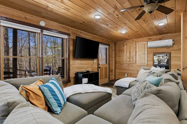236 Logan Drive, Mineral Bluff, GA 30559