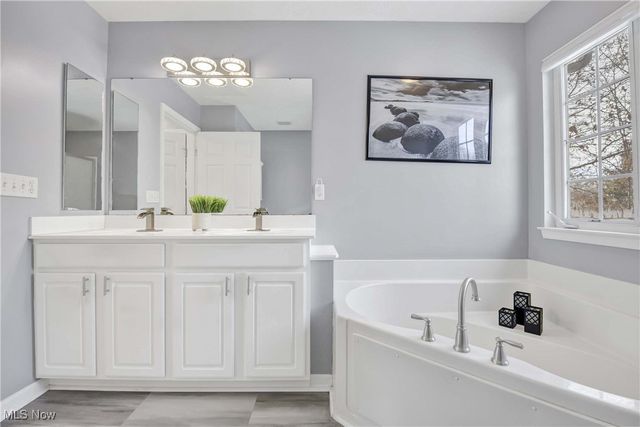 38698 Country Meadow Way, North Ridgeville, OH 44039