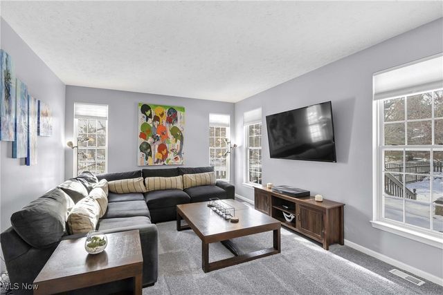 38698 Country Meadow Way, North Ridgeville, OH 44039