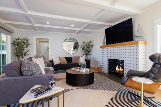 4350 Highland Drive, Carlsbad, CA 92008