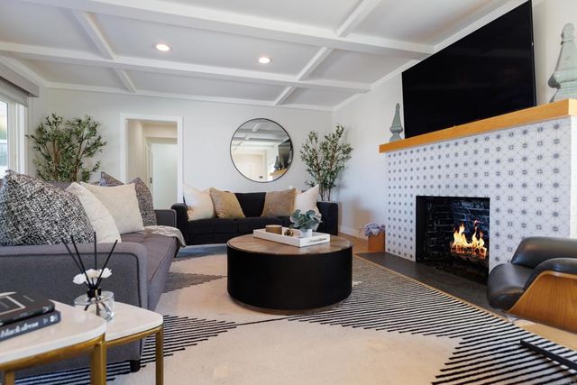 4350 Highland Drive, Carlsbad, CA 92008