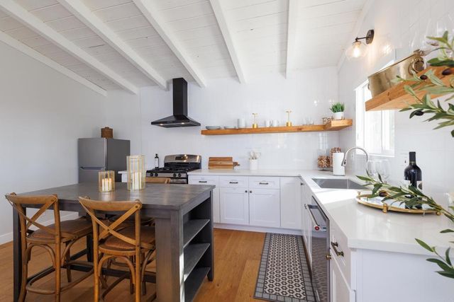 4350 Highland Drive, Carlsbad, CA 92008