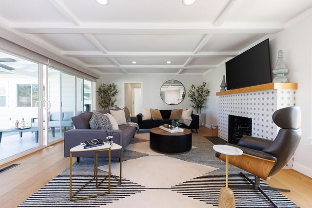 4350 Highland Drive, Carlsbad, CA 92008