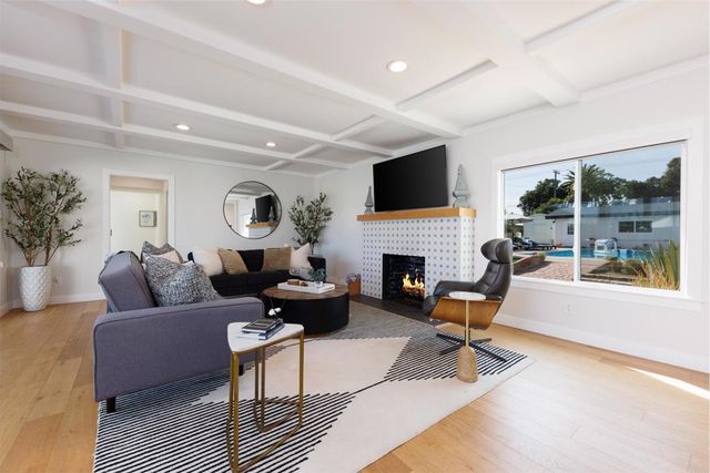 4350 Highland Drive, Carlsbad, CA 92008