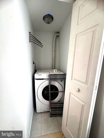 208 WASHINGTON S, Baltimore, MD 21231