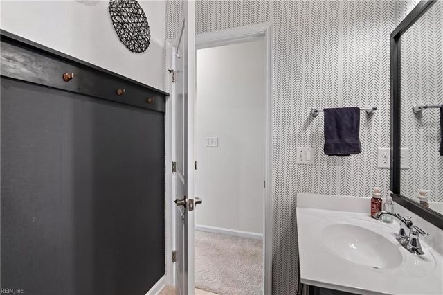 4336 Whitfield Ln, Chesapeake, VA 23324