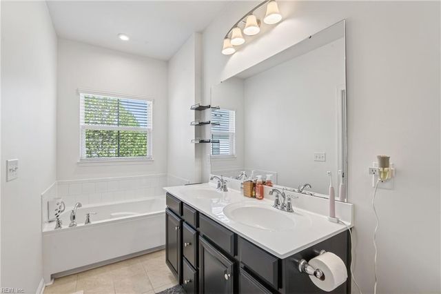 4336 Whitfield Ln, Chesapeake, VA 23324