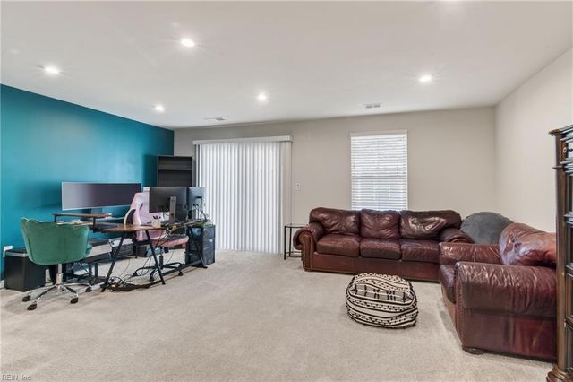 4336 Whitfield Ln, Chesapeake, VA 23324