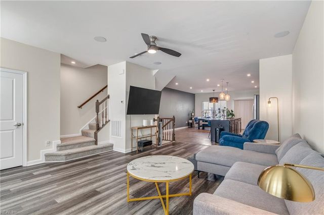 4336 Whitfield Ln, Chesapeake, VA 23324