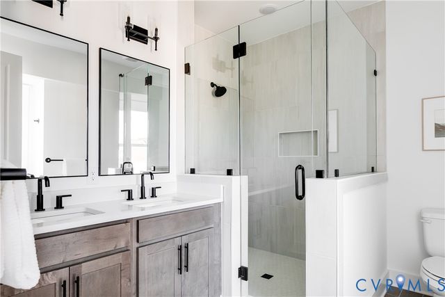 2533 M St, Richmond, VA 23223