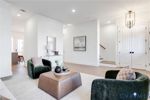 2533 M St, Richmond, VA 23223