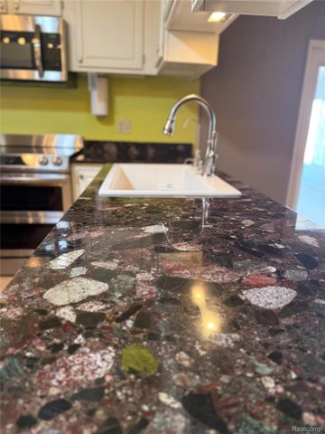 1109 Kenilworth Place, Clawson, MI 48017