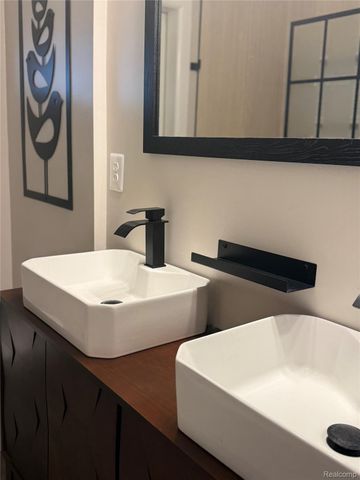 1109 Kenilworth Place, Clawson, MI 48017