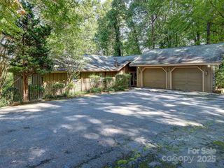 215 Estate Drive, Hendersonville, NC 28739